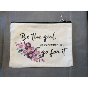 Large‎ Cosmetics or accessories bag